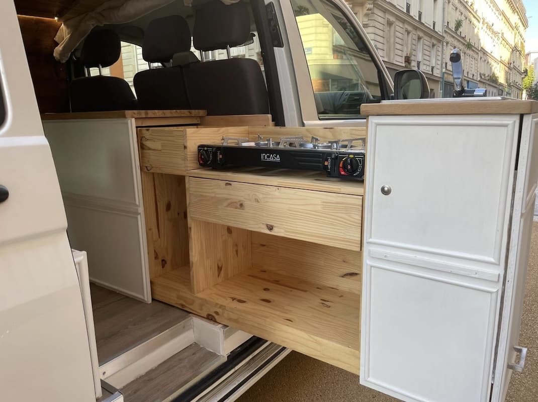 Cuisine extérieure d'un van KILOME